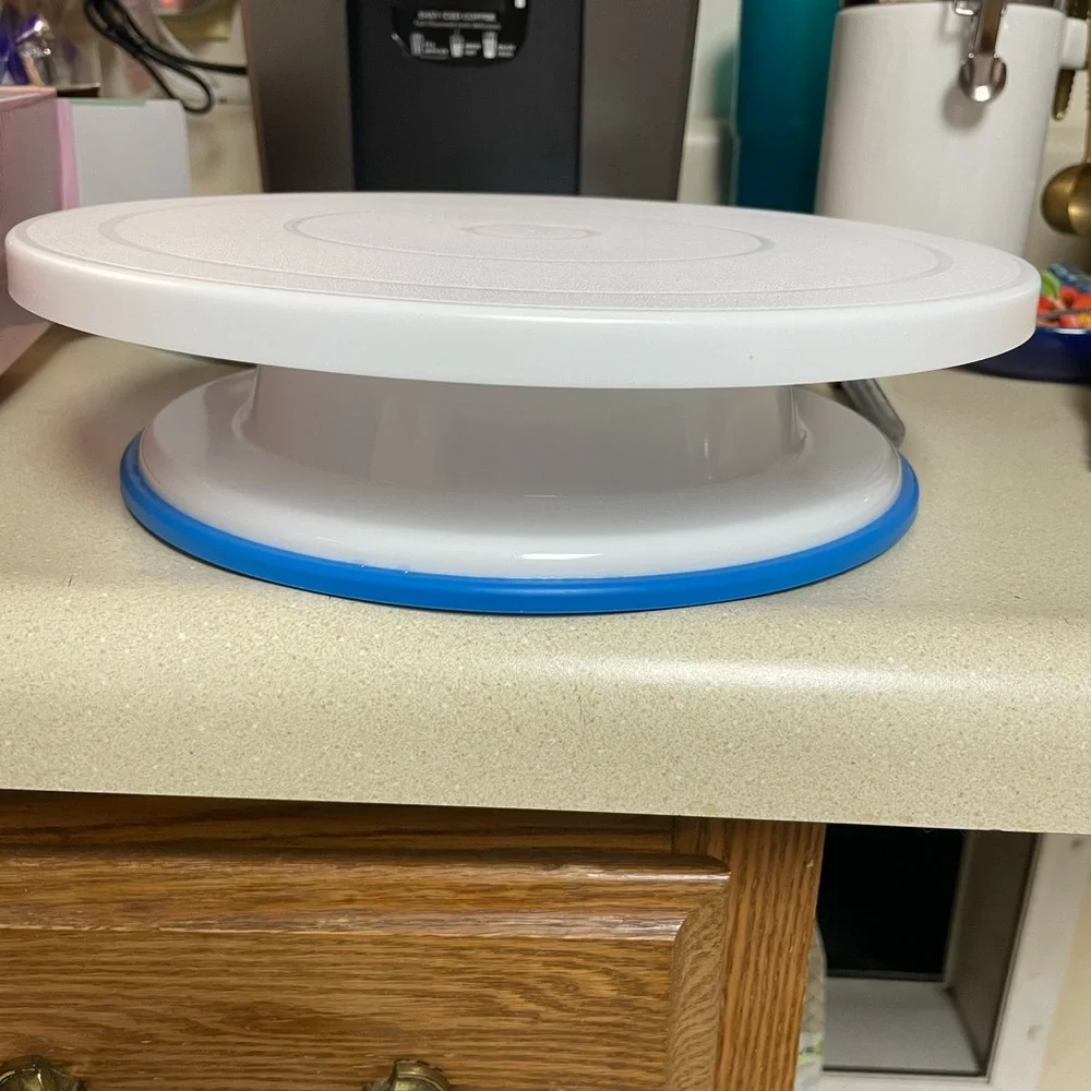 Cake Decorating Items - Picture 4 of 11